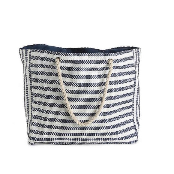 DSW Beach Day Tote With Pillow and Mat - Picture 7 of 8